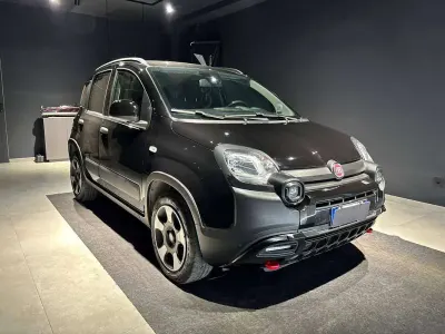 Usata Fiat Panda Cross Cross 69 CV (50 kW) 2023 Nero Utilitaria