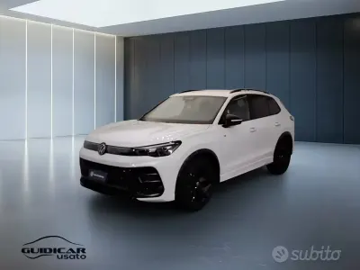 Usata VW Tiguan R-line 150 CV (110 kW) 2024 Bianco SUV