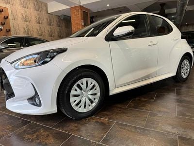 Usata Toyota Yaris Hybrid Active 92 CV (67 kW) 2021 Bianco Berlina