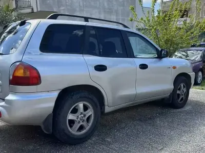 Usata Hyundai Santa Fe 112 CV (82 kW) 2002 Grigio SUV