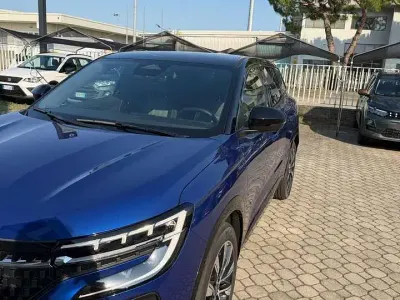 Usata Renault Austral Techno 158 CV (116 kW) 2025 Blu iron tetto nero SUV