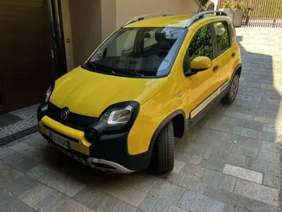 Usata Fiat Panda Cross Cross 69 CV (50 kW) 2020 Giallo Utilitaria