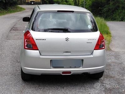 Begagnad Suzuki Swift 2009 Halvkombi