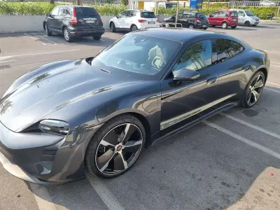 Usata Porsche Taycan GTS 439 kW (598 CV) 2022 Grigio Berlina