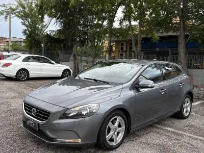 Usata Volvo V40 114 CV (83 kW) 2015 Grigio Berlina