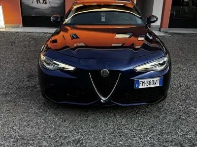 Usata Alfa Romeo Giulia Veloce 211 CV (155 kW) 2018 Bluazzurro Berlina
