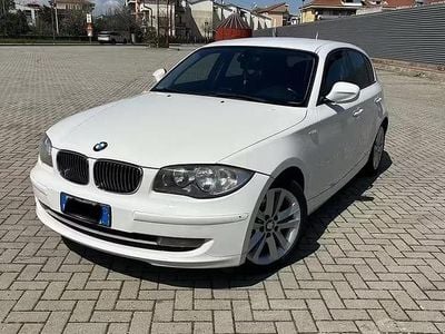 Usata BMW 118 143 CV (105 kW) 2010 Bianco Utilitaria