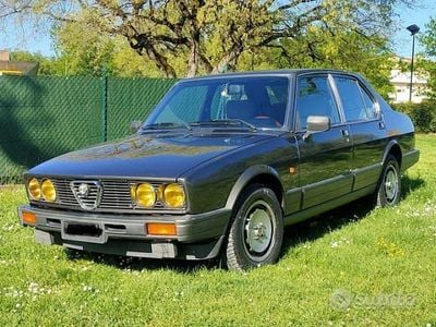 Usata Alfa Romeo Alfetta Quadrifoglio 130 CV (95 kW) 1984 Grigio Berlina