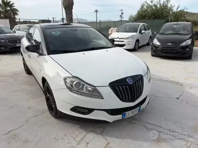 Usata Lancia Delta Platinum 105 CV (77 kW) 2011 Bianco Utilitaria