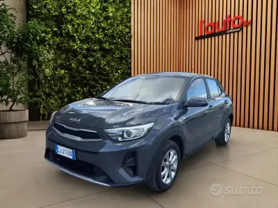 Begagnad Kia Stonic Style 84 HK (61 kW) 2022 Grå SUV