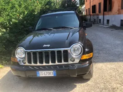 Usata Jeep Cherokee Sport 163 CV (119 kW) 2009 Nero SUV