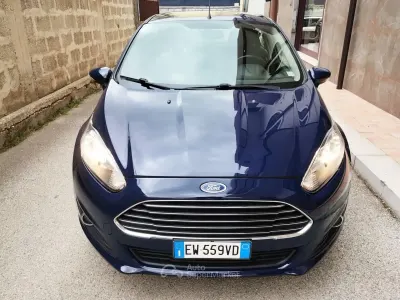 Second-hand Ford Fiesta 80 CP (58 kW) 2014 Albastru Hatchback