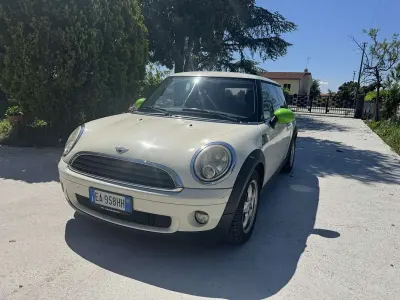 Usata Mini Cooper 75 CV (55 kW) 2009 Bianco Utilitaria