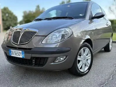Usata Lancia Ypsilon 69 CV (50 kW) 2006 Grigio Utilitaria