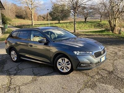 Usata Skoda Octavia Executive 116 CV (85 kW) 2021 Grigio Station wagon