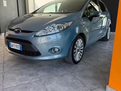 Usata Ford Fiesta Titanium 68 CV (50 kW) 2009 Blu Utilitaria