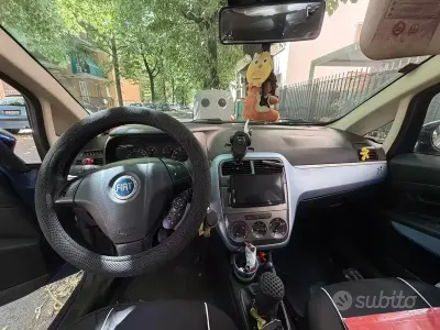 Usata Fiat Grande Punto 75 CV (55 kW) 2007 Bluazzurro Utilitaria
