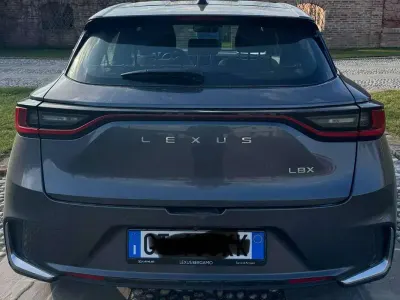 Usata Lexus LBX 91 CV (66 kW) 2024 Grigio SUV