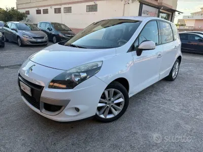 Usata Renault Scénic III Luxe 110 CV (80 kW) 2011 Bianco Monovolume