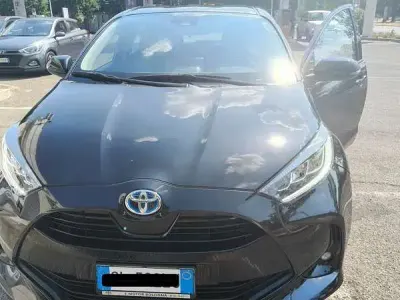 Usata Toyota Yaris Hybrid Trend 92 CV (67 kW) 2022 Nero Berlina