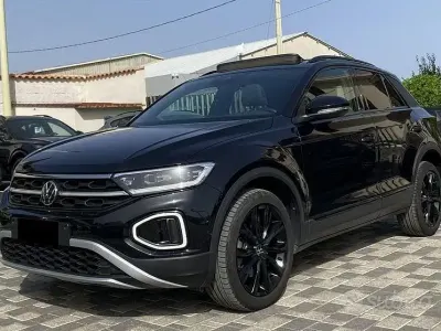 Usata VW T-Roc Style 150 CV (110 kW) 2023 Nero SUV