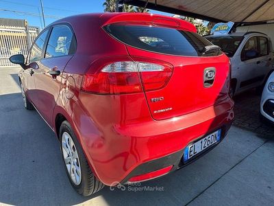 Usata Kia Rio 84 CV (61 kW) 2012 Rosso Berlina