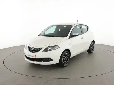 Usata Lancia Ypsilon 70 CV (51 kW) 2022 Bianco Utilitaria