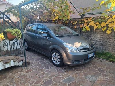 Usata Toyota Corolla Verso 2006 Grigio Monovolume