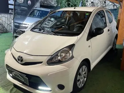 Usata Toyota Aygo 67 CV (49 kW) 2009 Bianco Utilitaria