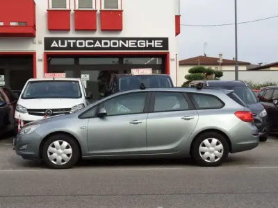 Usata Opel Astra Cosmo 140 CV (102 kW) 2012 Grigio Station wagon