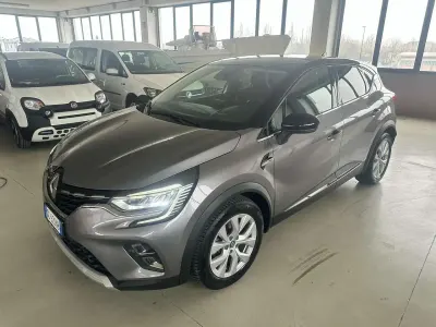 Usata Renault Captur Intens 92 CV (67 kW) 2020 Grigio SUV