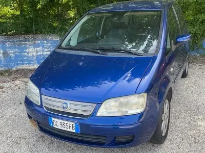 Usata Fiat Idea 90 CV (66 kW) 2006 Bluazzurro Monovolume