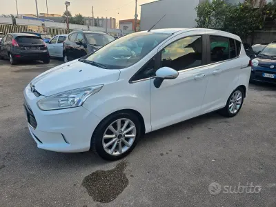 Begagnad Ford B-MAX Titanium 90 HK (66 kW) 2017 Vit Minibuss