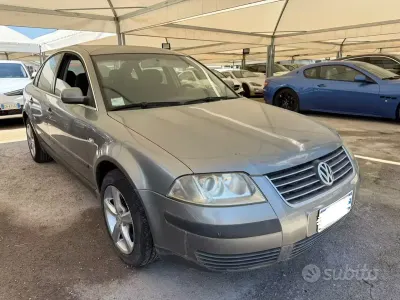 Usata VW Passat Comfortline 130 CV (95 kW) 2003 Grigio Berlina