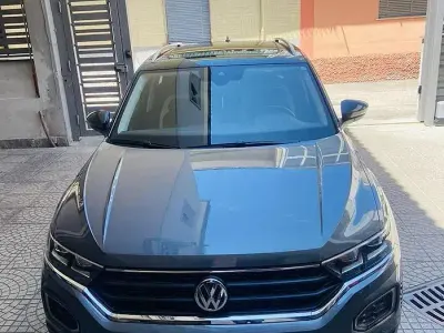 Usata VW T-Roc 150 CV (110 kW) 2019 Grigio SUV