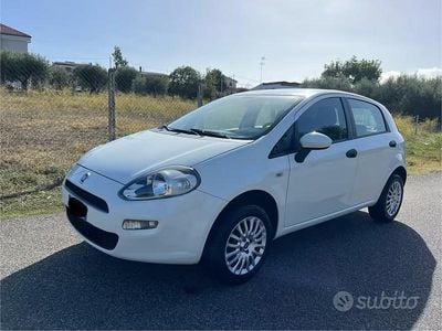 Begagnad Fiat Punto Street 77 HK (56 kW) 2015 Vit Halvkombi