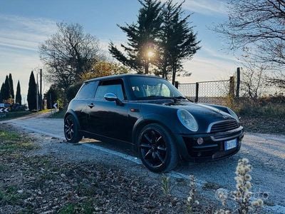 Usata Mini ONE 90 CV (66 kW) 2002 Nero Utilitaria