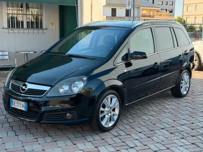 Usata Opel Zafira Cosmo 150 CV (110 kW) 2007 Nero Monovolume