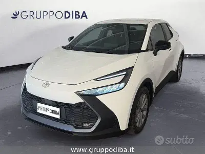 Usata Toyota C-HR Active 140 CV (102 kW) 2024 Bianco SUV