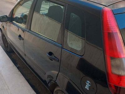 Usata Ford Fiesta 68 CV (50 kW) 2004 Nero Utilitaria