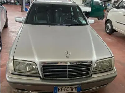 Usata Mercedes C220 Classic 125 CV (91 kW) 1999 Grigio Station wagon