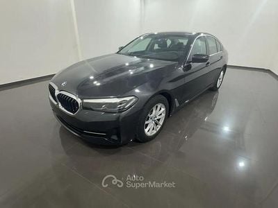 Usata BMW 520 Performance 190 CV (139 kW) 2022 Gray Berlina