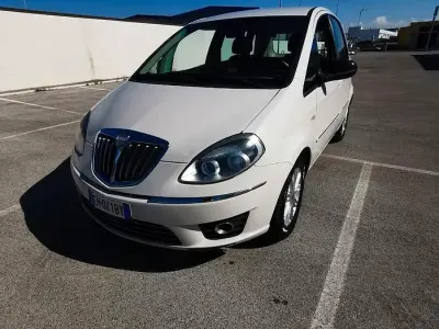 Usata Lancia Musa 95 CV (69 kW) 2011 Bianco Monovolume