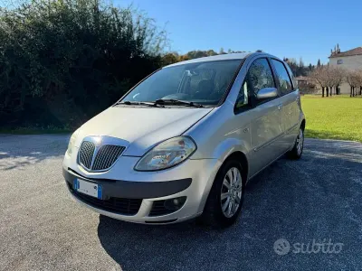 Usata Lancia Musa 101 CV (74 kW) 2007 Grigio Monovolume
