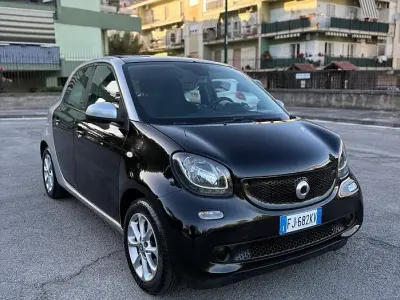 Begagnad Smart ForFour 71 HK (52 kW) 2017 Svart Halvkombi