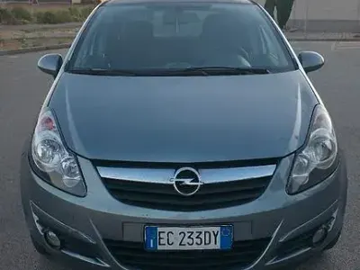 Usata Opel Corsa 75 CV (55 kW) 2010 Utilitaria