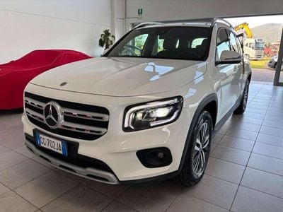 Mercedes GLB220