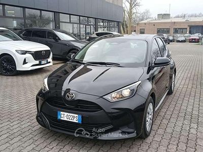 Usata Toyota Yaris Hybrid Active 92 CV (67 kW) 2024 Nero Berlina