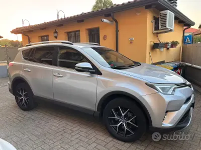 Usata Toyota RAV4 143 CV (105 kW) 2016 Grigio SUV