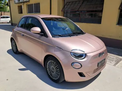 Usata Fiat 500e Icon 42 kW (58 CV) 2022 Lilla Utilitaria